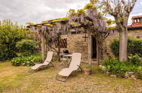 Greve in Chianti Apartment | Apartment 'Vallone Di Cecione Parata' with Private Garden and Wi-Fi