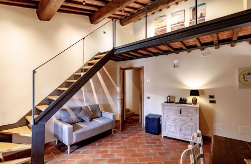 Monteriggioni House | Apartment with hot tub, sauna, private pool, WIFI, A/C, TV, patio, panoramic view, close to Siena