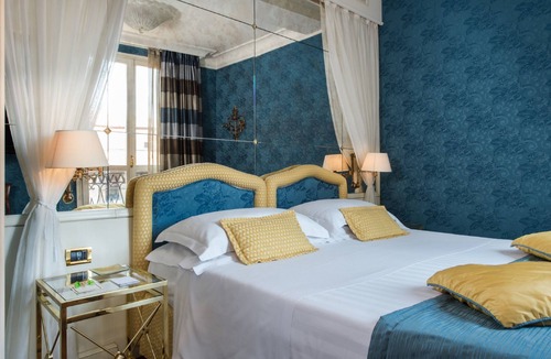 Historic Center Hotel | Art Hotel Orologio