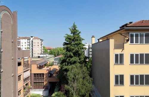 Zona Farini Apartment | Authentic Milanese Apartment with Excellent City Connections, 15 min from Duomo