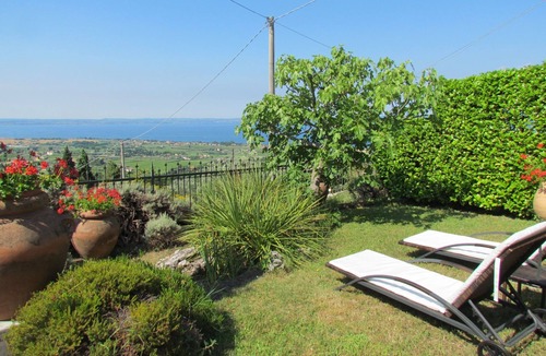 Cavaion Veronese Condo | Beautiful apartment with pool and stunning views of Lake Garda