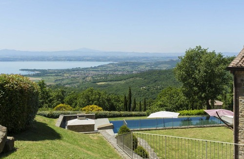 Lisciano Niccone Villa | Beautiful private villa for 6 people with A/C, private pool, WIFI, TV, terrace and parking