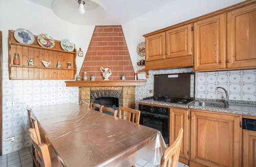 Luni Villa | Casa degli Zii Apartment Letizia with Garden and Wi-Fi