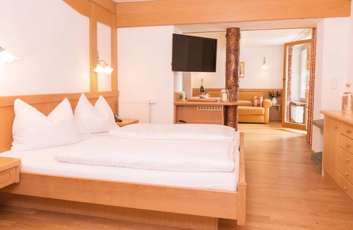 Mittelberg Apartment | Classical double room - HB - Hotel Alte Krone Superior