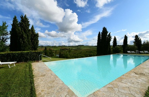 Ponte di Gabbiano Apartment | Cosy apartment for 3 people with WIFI, A/C, pool, TV and pets allowed, close to Siena