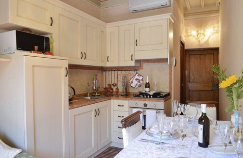 Cortona Old Town Apartment | Cosy apartment for 2 guests with A/C, WIFI, TV and panoramic view
