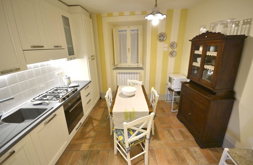 Cortona Old Town Apartment | Cosy apartment for 4 guests with A/C, WIFI and TV