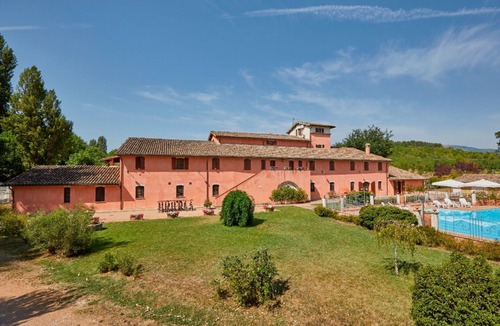San Brizio Apartment | Cosy apartment for 4 people with pool, WIFI, TV and pets allowed, close to Spoleto