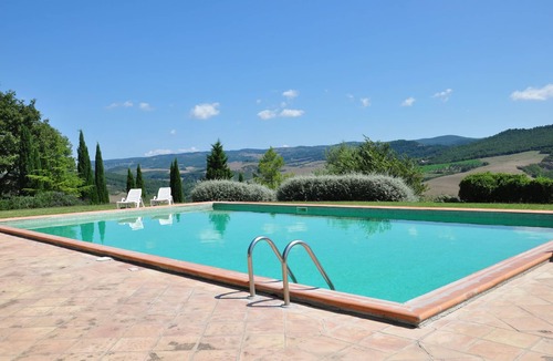 Il Poggio Apartment | Cosy apartment for 6 people with pool, WIFI, TV, patio, pets allowed and panoramic view