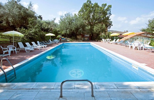 Paciano Apartment | Cosy apartment for 7 guests with WIFI, pool, TV, patio and pets allowed