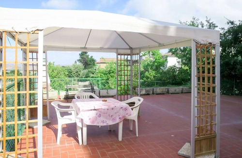 Paciano Apartment | Cosy apartment for 7 guests with WIFI, pool, TV, patio and pets allowed