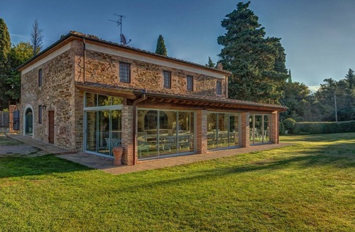 Montaione Villa | Cosy apartment in villa with pool, A/C, WIFI, TV, veranda and panoramic view, close to San Gimig.