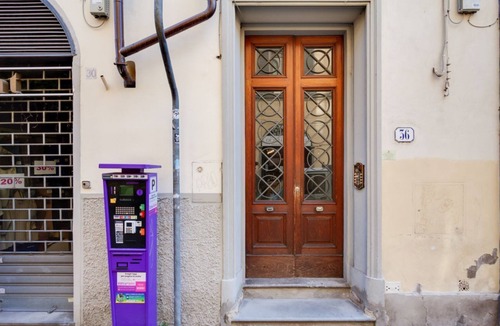 Lungarno del Tempio Apartment | Cozy and characteristic 30 sqm attic apartment, ideal for 2 people, located on the 4th floor (NO lift) of an ancient building in good condition. The property is located in a lively district, full of services and well served by public transport, ideal for