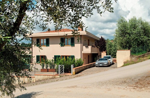 Panzano in Chianti Apartment | Cozy Apartment in the heart of Chianti (Private Garden + Free Parking)