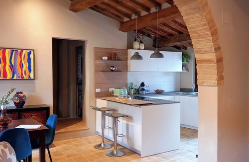 Montone Apartment | Elegante appartamento affacciato sulla piazza principale di Montone