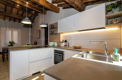 Montone Apartment | Elegante appartamento affacciato sulla piazza principale di Montone