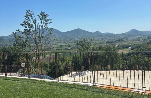 Albettone Condo | Flumendosa Apartment, Stunning View of the Euganean Hills
