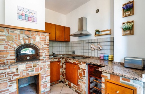 Assisi Apartment | GuestHost - Charming 100 sqm apartment, perfect for 6 people and ideal for families, spread over two levels and located on the mezzanine floor of a building without an elevator.The property is located in Castelnuovo, a town immersed in the green Umbrian