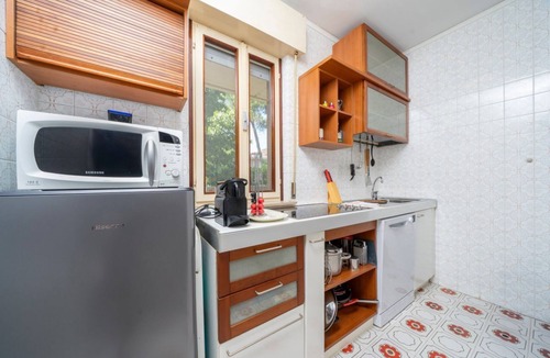 Grado Pineta Apartment | GuestHost - Cozy 56 sqm ground-floor apartment featuring a balcony running along the entire perimeter and a private garden, perfect for relaxation and tranquility. Located in Grado Pineta, a green and quiet area just steps from the sea and nature trails,