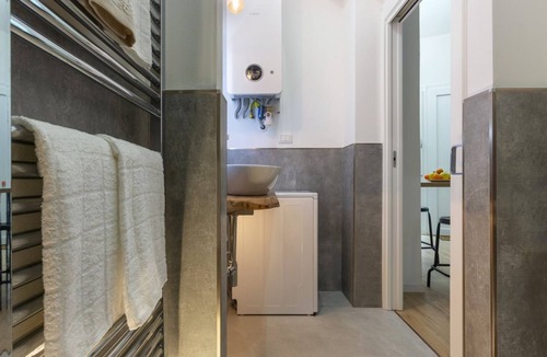 Saragozza-Porto Apartment | GuestHost - We are located on the ground floor of a building with an independent entrance.Open space studio of 37 square meters of space, comfortably accommodates 2 people.The apartment is located 5 minutes by car from the Renato dall'Ara stadium.Zaragoz