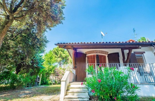 Lido di Volano House | Haupthaus, großes freistehendes Haus, Klima by Interhome