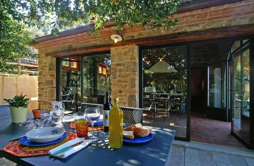 Monte San Savino House | Homerez - Cozy House in Monte San Savino with Pool
