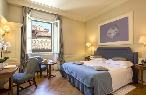 Historic Center Hotel | Hotel Corona d'Oro