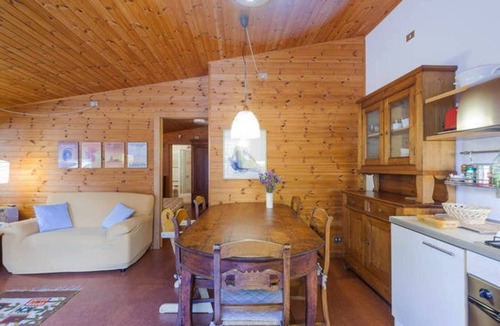 Arcugnano Apartment | Il Trifoglio: group stays surrounded by nature and poolside relaxation