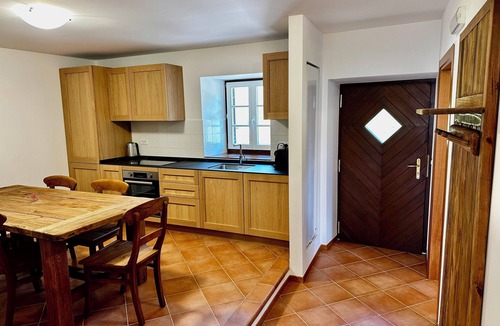 Laives Apartment | La Torre - Appartamento quadrilocale al piano attico in stile rustico