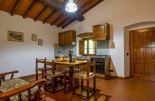 Loro Ciuffenna Villa | Lovely apartment in villa for 4 people with WIFI, pool