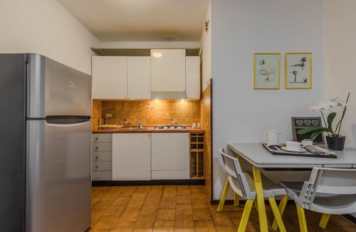 Ponte Arche Apartment | Lovely apartment for 2 guests with TV, patio and pets allowed