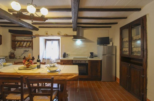 Pieve di Chio Apartment | Lovely apartment for 4 guests with pool, WIFI, TV and balcony