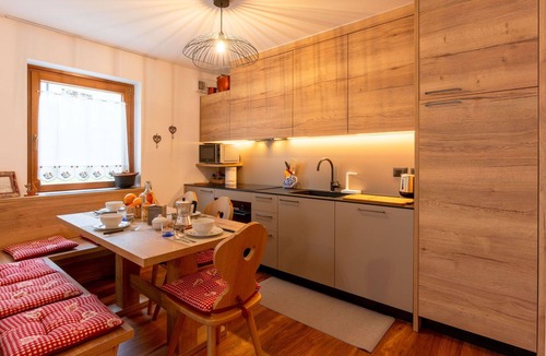 Canazei Apartment | Lovely apartment for 6 guests with WIFI, TV, patio and pets allowed