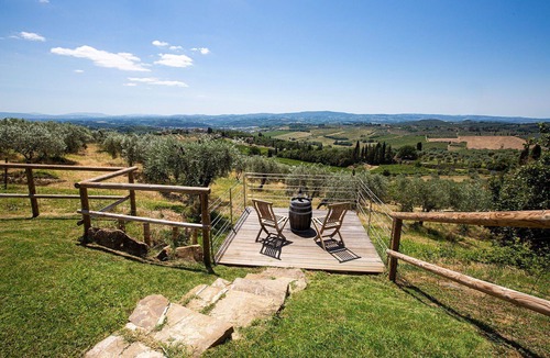Poggibonsi Apartment | Lovely apartment for 6 guests with WIFI, A/C, pool, TV and panoramic view, close to San Gimignano