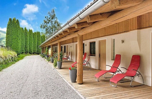 Kaprun Villa | Lovely apartment in villa for 4 people with TV, balcony and pets allowed