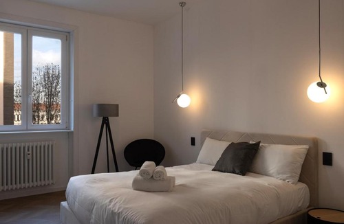 Zona Farini Apartment | M11 Isola Apt, M3 Duomo Centrale Trilocale con due bagni, Wifi e AC