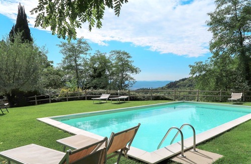 Sesto Fiorentino Villa | Nice apartment in villa for 3 guests with WIFI, pool, TV, patio and pets allowed