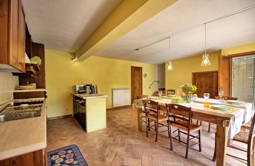 Villa A Sesta Apartment | Nice apartment for 4 people with WIFI, pool, A/C, TV, terrace and panoramic view, close to Siena