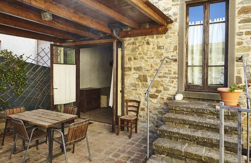 Capolona Apartment | Nice apartment for 2 guests with pool, WIFI, TV and pets allowed, close to Arezzo