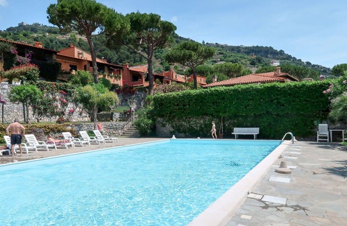 Latte Apartment | Nice apartment for 4 people with pool, WIFI, A/C, TV, terrace and pets allowed