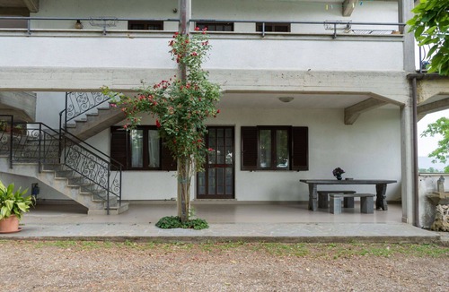 Bolsena Villa | Nice apartment in villa for 6 people with WIFI, pool, TV and terrace