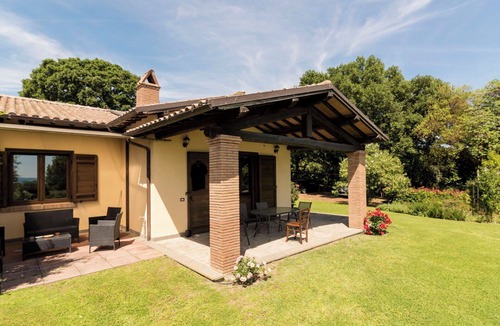 Bolsena Villa | Nice apartment in villa for 6 people with WIFI, pool, TV and terrace