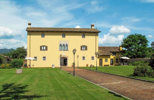 Povoletto House | Nice apartment in villa for 4 guests with WIFI, A/C, pool, TV and terrace