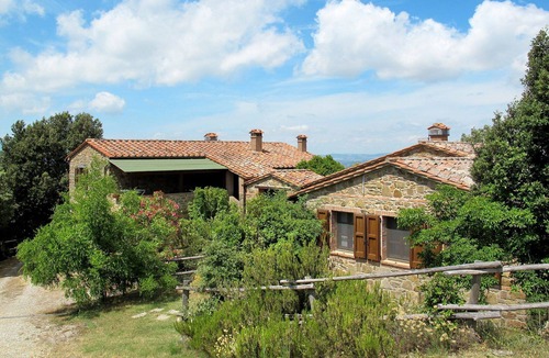 Paciano Villa | Nice apartment in villa for 6 people with pool, WIFI, TV, terrace and pets allowed