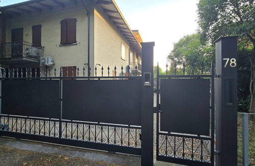 Formigine Apartment | Olly's Nest: 2 Bedrooms, 2 Bathrooms and Parking Space