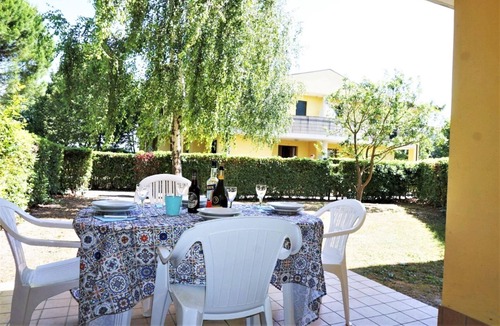 Caorle Villa | Pleasant One-Bedroom Villa with Pool