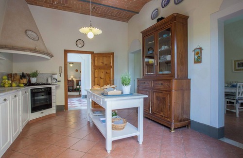 Fabbrica Villa | Private Villa with A/C, hot tub, WIFI, private pool, TV, patio, pets allowed, panoramic view