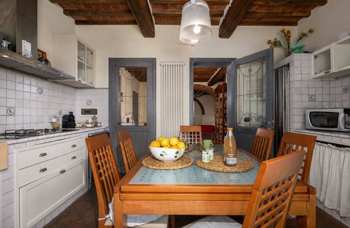 Lucignano Villa | Private Villa with hot tub, private pool, WIFI, balcony, pets allowed, close to Montepulciano
