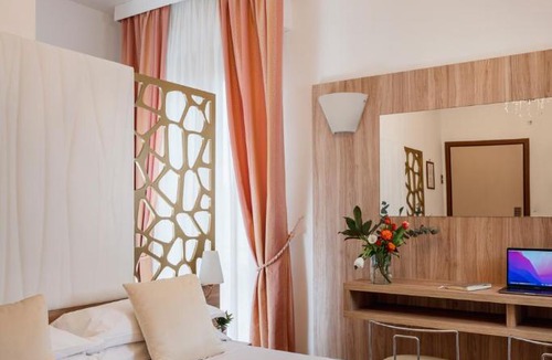 Historic Center Hotel | Re Enzo