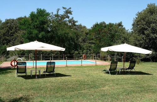 Citta della Pieve Apartment | Room 'La Malva - La Cerretola' with Shared Pool, Shared Garden and Wi-Fi